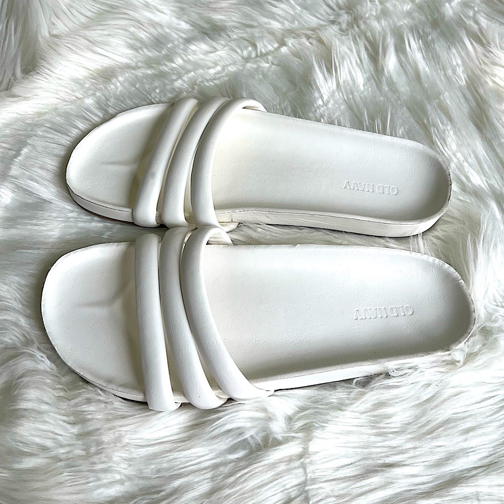Old Navy size 8 white summer beach poolside sandals